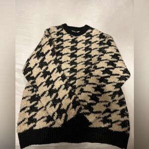 Zara Mens Black and Cream Houndstooth Sweater